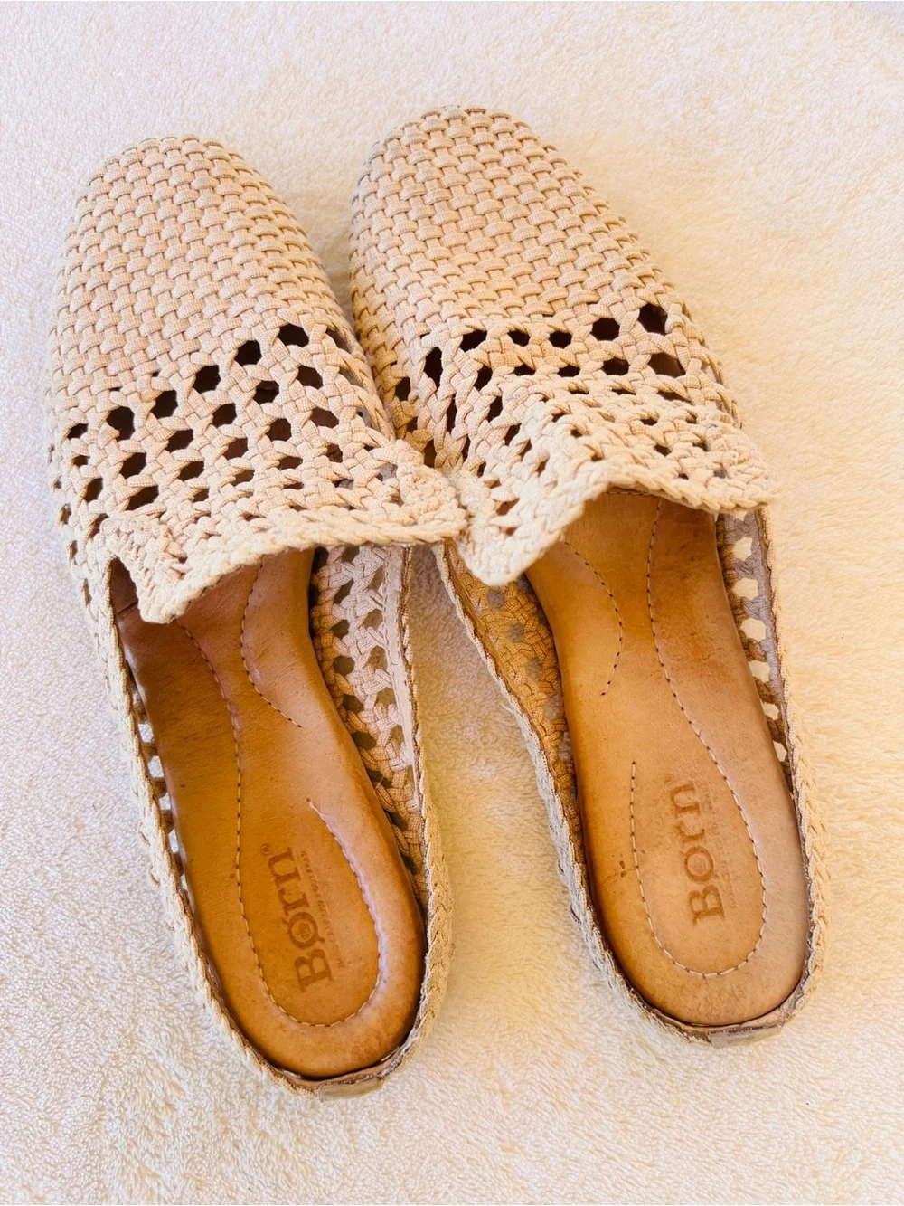 BORN NEUTRAL BEIGE WOVEN COMFORT MULE SLIDES SIZE 9 - Picture 1 of 6